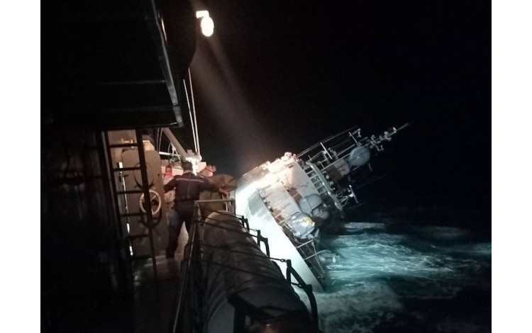 The ´HTMS Sukhothai´ corvette of the Thai Navy sank tonight in the middle of a violent storm