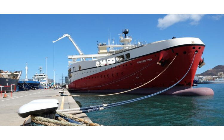 The world´s widenest ship arrives at the port of Las Palmas to prepare for its Canada campaign