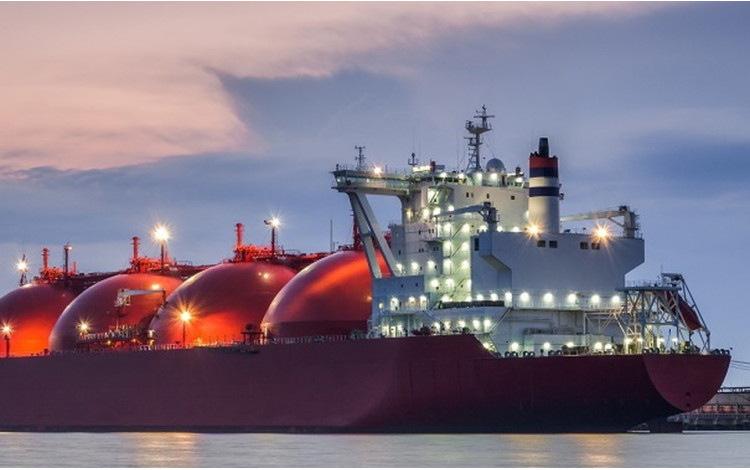 Hackeo a oleoducto en Estados Unidos obliga a refinerías a reservar buques para almacenar combustible