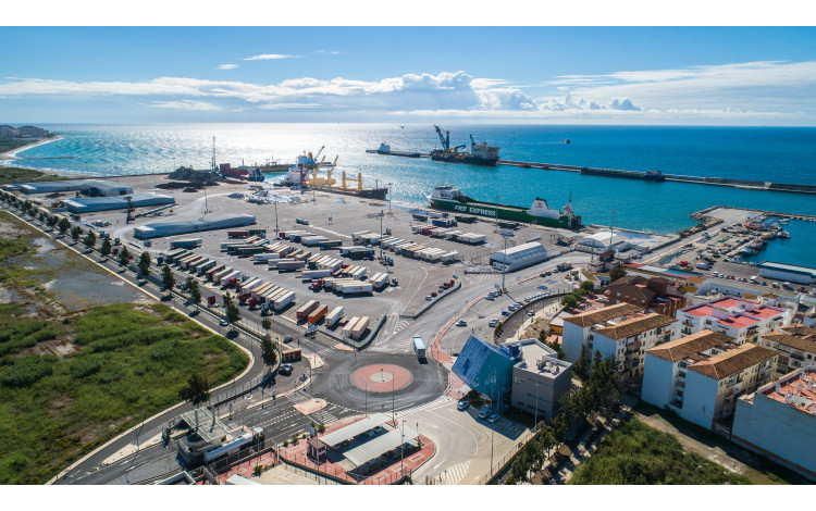 El puerto de Motril incrementa un 96,6% el número de escalas de buques mercantes en verano